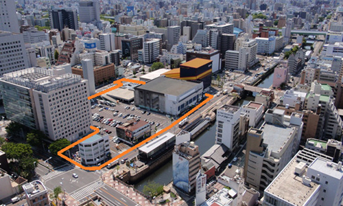 納屋橋地区の航空写真。業務・商業ビルや青空駐車場が見える。