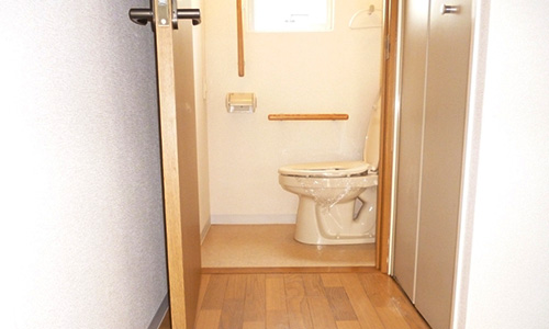 高優賃住戸のトイレ入り口部分
