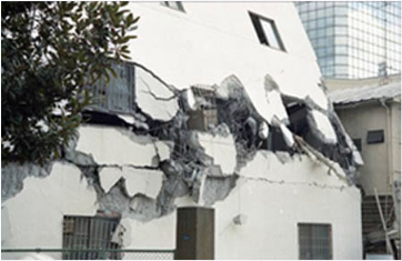 地震による建物被害の例