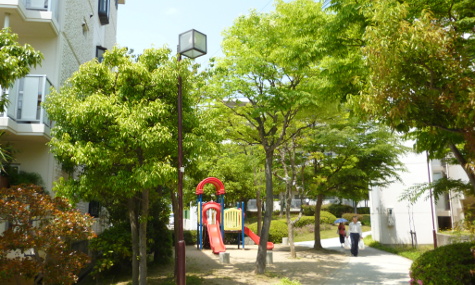 敷地内の遊び場
