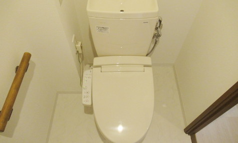 トイレに設置された多機能便座