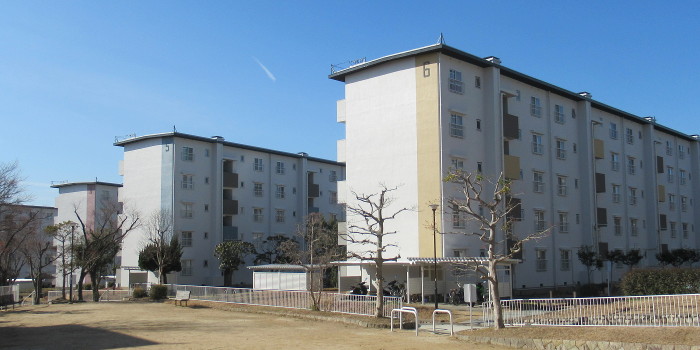 上高丸団地の建物外観