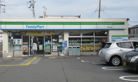 ファミリーマート千鳥が丘店