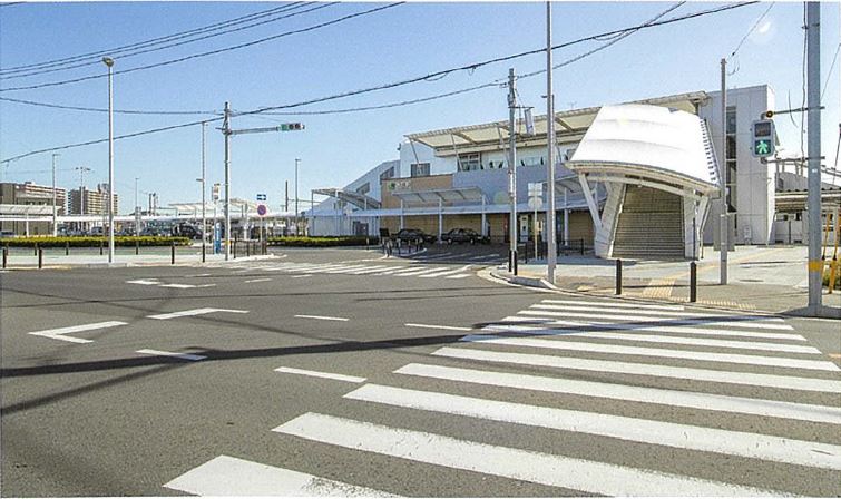【神立駅西口駅前広場】神立駅西口駅前広場（交差点付近）.JPG