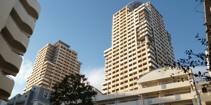 HAT神戸・灘の浜団地外観