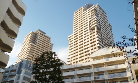 HAT神戸・灘の浜団地外観